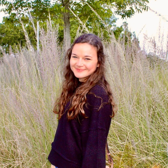 Meet your Posher, Gretchen - Picture 2 of 7